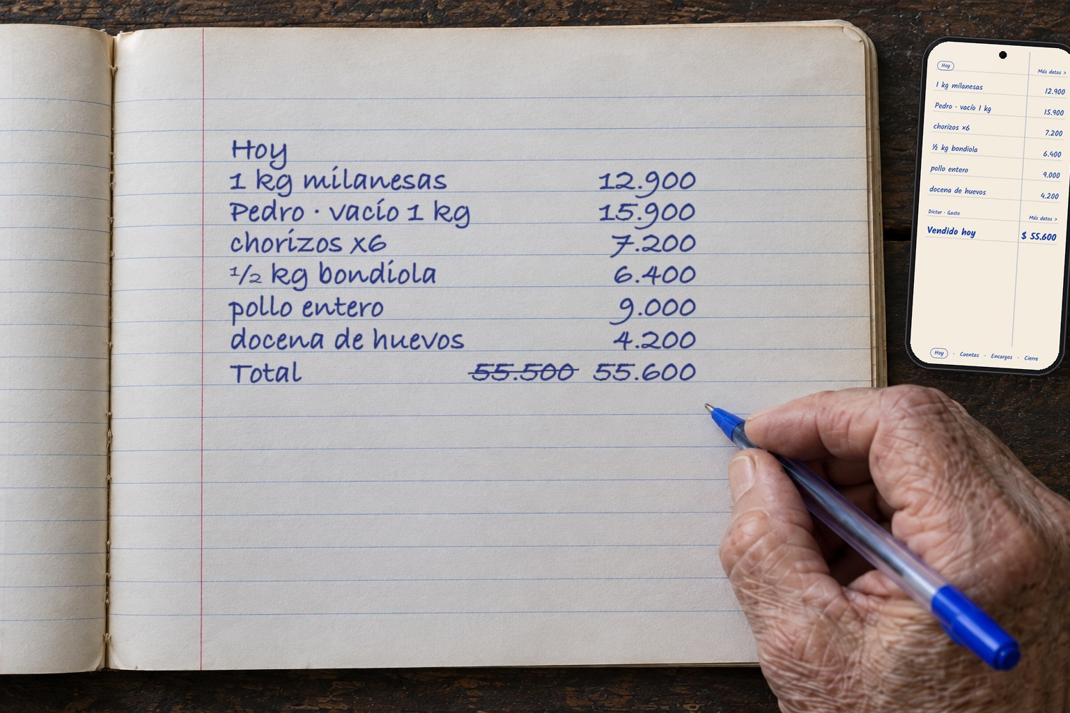 Un cuaderno con las ventas escritas a mano y, al lado, un celular con la misma hoja en Birome